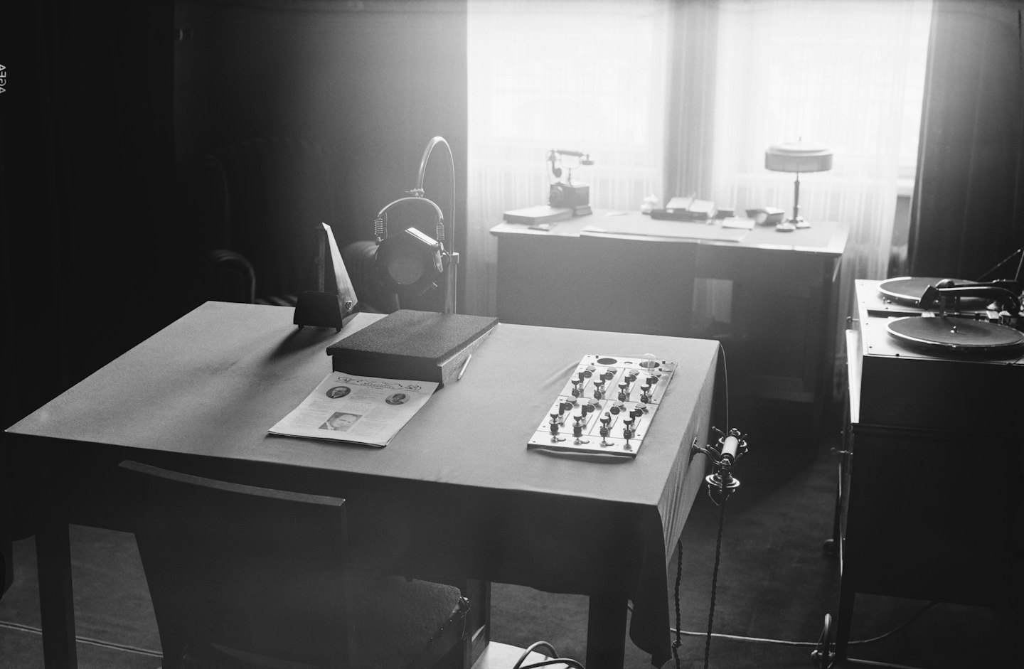 Vintage radio studio with microphone and turntables.